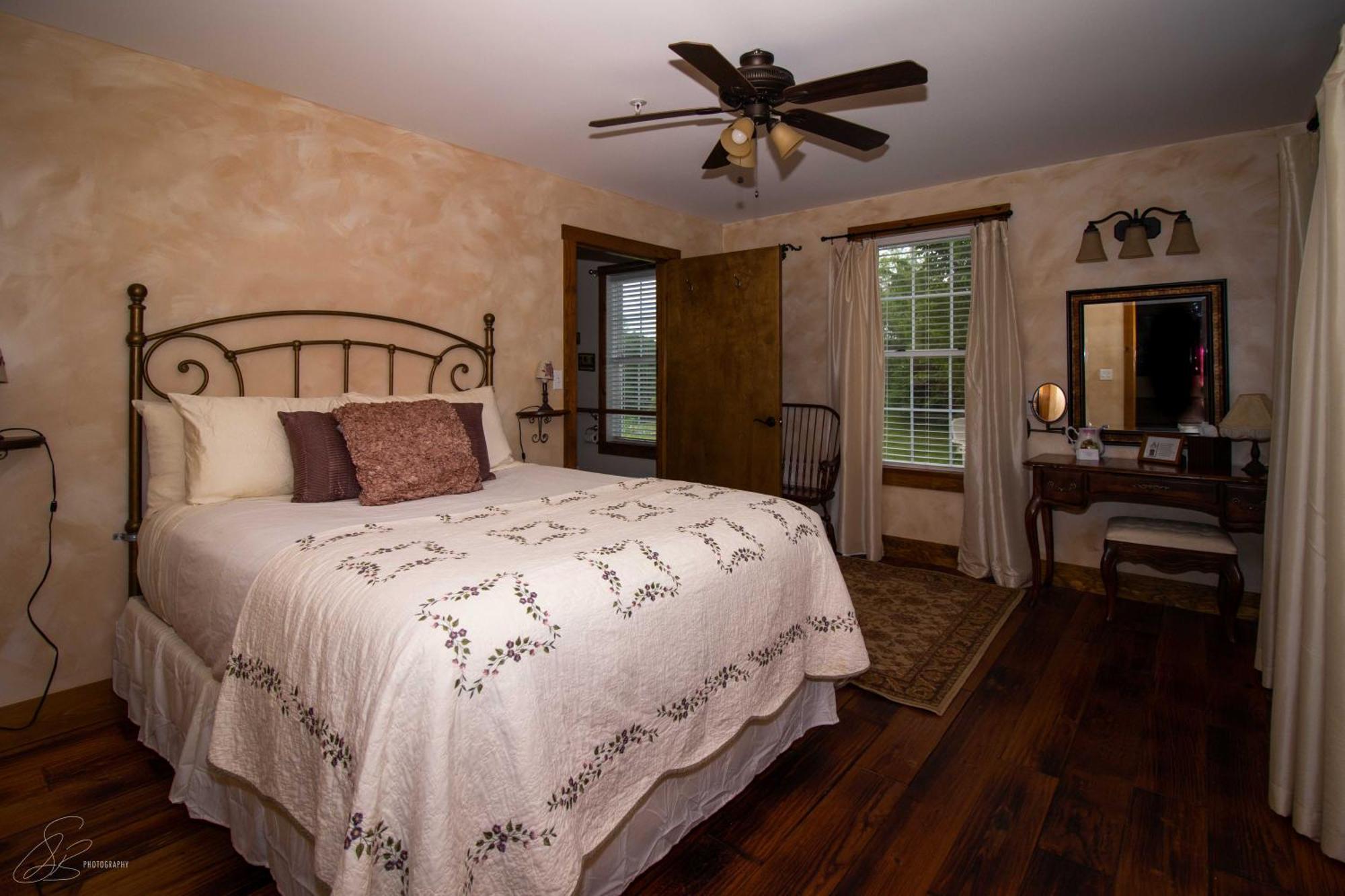 The Old Lantern Inn Charlotte ภายนอก รูปภาพ